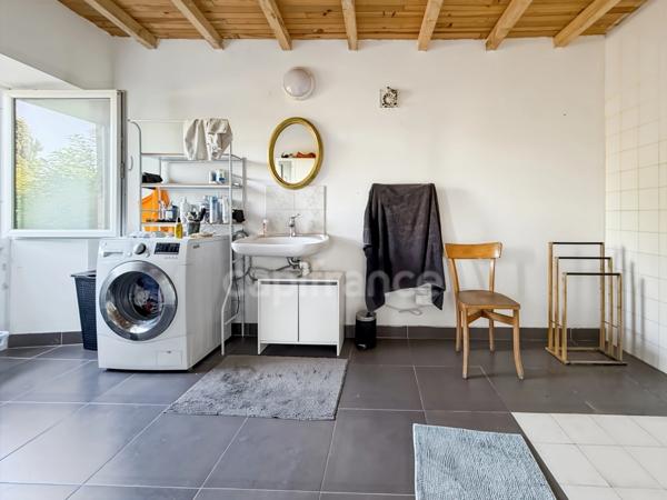 Maison à vendre 174 m2 habitables, 2 niveaux, 6 pièces proche de VIC FEZENSAC (32) sur 11 183 m2 de terrain