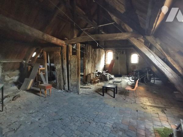 Spécial investisseur en plein de cœur de Saint Jean de losne venez découvrir cet immeuble.