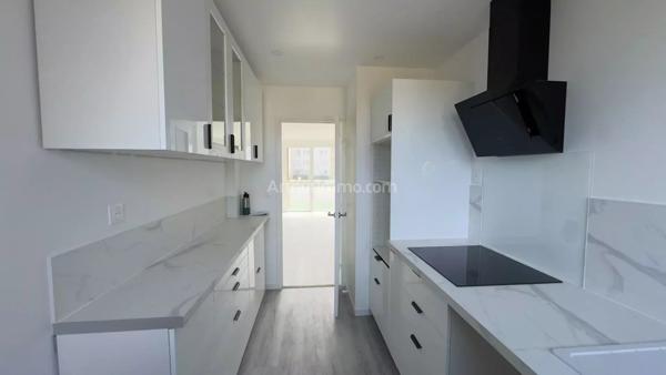 Location                                                      Appartement
                        
                     5 pièces                      87 m2                     à Saint-Fargeau-Ponthierry