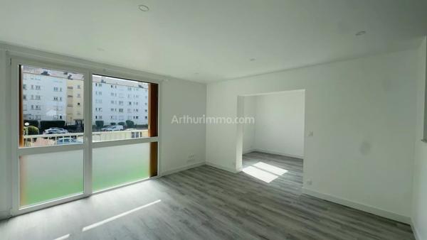 Location                                                      Appartement
                        
                     5 pièces                      87 m2                     à Saint-Fargeau-Ponthierry