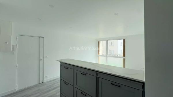 Location                                                      Appartement
                        
                     5 pièces                      87 m2                     à Saint-Fargeau-Ponthierry