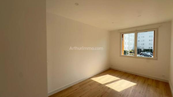 Location                                                      Appartement
                        
                     5 pièces                      87 m2                     à Saint-Fargeau-Ponthierry