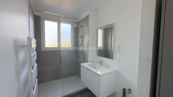 Location                                                      Appartement
                        
                     5 pièces                      87 m2                     à Saint-Fargeau-Ponthierry