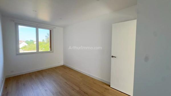 Location                                                      Appartement
                        
                     5 pièces                      87 m2                     à Saint-Fargeau-Ponthierry