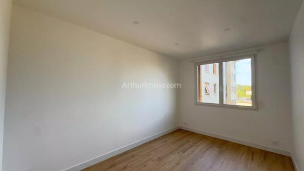 Location                                                      Appartement
                        
                     5 pièces                      87 m2                     à Saint-Fargeau-Ponthierry