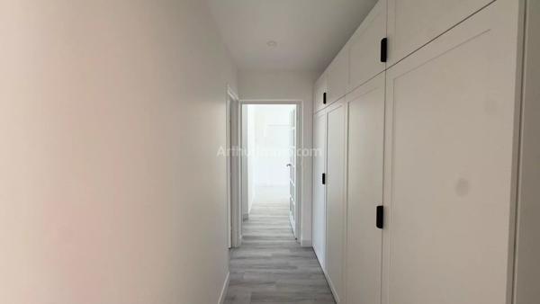 Location                                                      Appartement
                        
                     5 pièces                      87 m2                     à Saint-Fargeau-Ponthierry