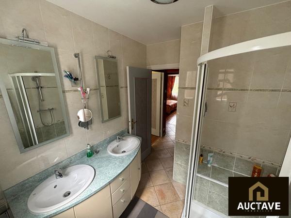 Maison D'Architecte Familiale avec 7 chambres, sous-sol et jardin paysagé , Alencon Maison D'Architecte Familiale avec 7 chambres, sous-sol et jardin paysagé , Alencon
