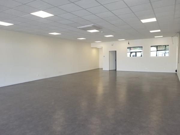 A LOUER - 149 m² - Local d'activité Show-Room Montaigu Vendée