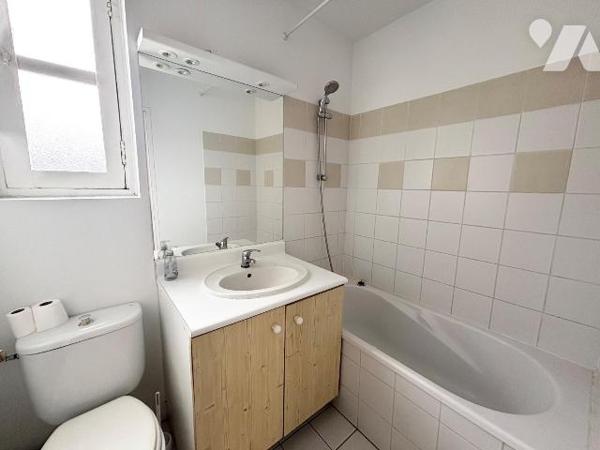 APPARTEMENT- T3- 76m²- BORDEAUX- HYPER CENTRE- IMMEUBLE EN PIERRE
Situé au troisième étage d'u...