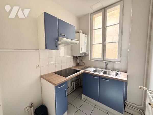 APPARTEMENT- T3- 76m²- BORDEAUX- HYPER CENTRE- IMMEUBLE EN PIERRE
Situé au troisième étage d'u...