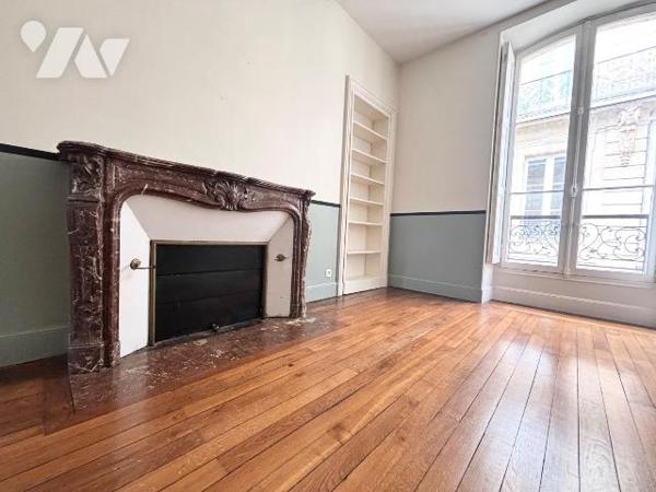 APPARTEMENT- T3- 76m²- BORDEAUX- HYPER CENTRE- IMMEUBLE EN PIERRE
Situé au troisième étage d'u...