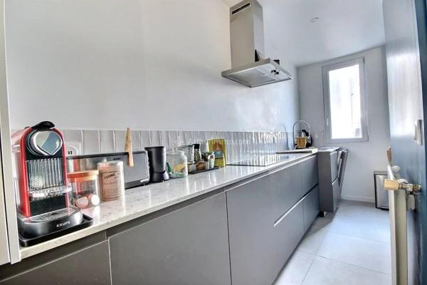 Vente                                                      Appartement
                        
                     3 pièces                      53 m2                     à Asnières-sur-Seine