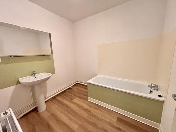PAMIERS - A LOUER - APPARTEMENT T2 1ER ETAGE AVEC COUR