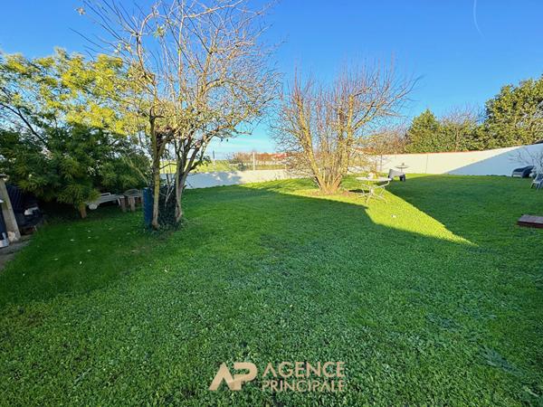 PLAIN-PIED - 3 chambres - Rénovée - St-Xandre €440 000 ** - Référence MR672D