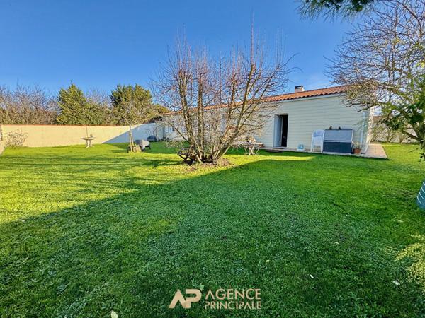 PLAIN-PIED - 3 chambres - Rénovée - St-Xandre €440 000 ** - Référence MR672D