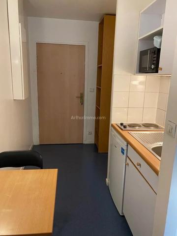 Vente                                                      Appartement
                        
                     1 pièces                      17 m2                     à Issy-les-Moulineaux