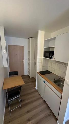 Vente                                                      Appartement
                        
                     1 pièces                      17 m2                     à Issy-les-Moulineaux