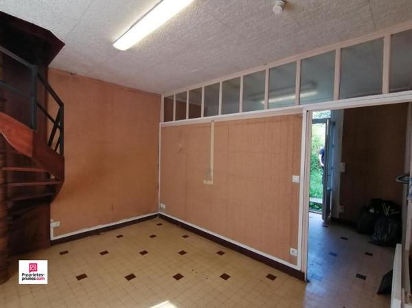 CARROUGES (61320) Maison de bourg, 4 pièces, 3 chambres , 75 m2 environ PRIX 44 500  honoraires 11,25% inclus à la charge de l'acquéreur, soit 40 000 hors honoraires