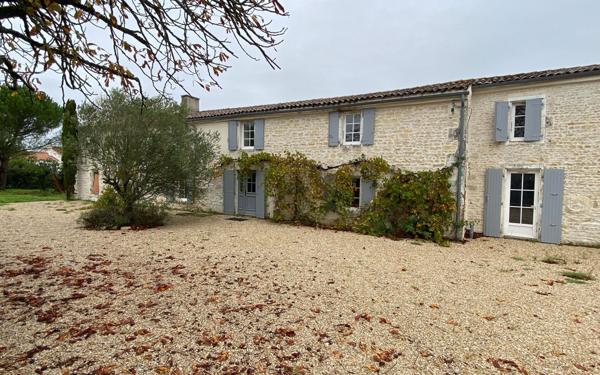 Maison à vendre    5 pièces • 197 m2 Vérines