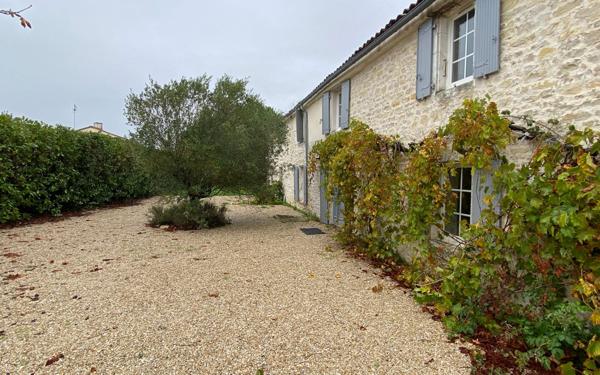 Maison à vendre    5 pièces • 197 m2 Vérines