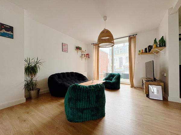 Lille, quartier Sébastopol/Saint Michel, Très bel appartement de type 3, avec terrasse Lille Lille, quartier Sébastopol/Saint Michel, Très bel appartement de type 3, avec terrasse Lille