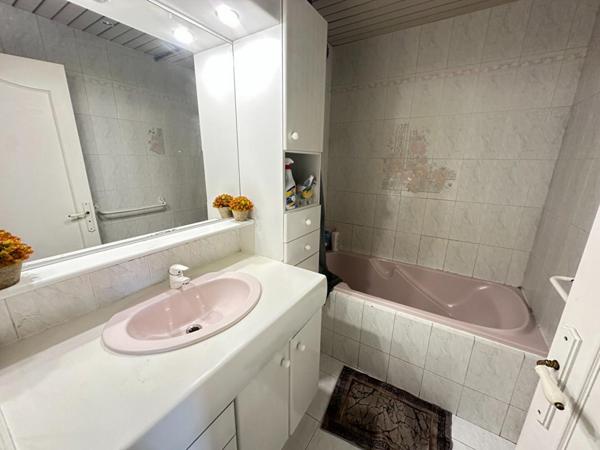 Appartement T4  Marseille 13e  80 m²  Ascenseur Parking Cave