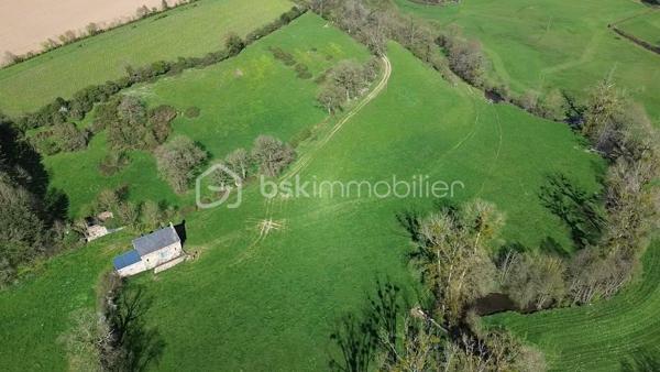 Amoureux de la nature, de calme de projets authentiques, ce bien rare est fait pour vous.

Au cœur d'un environnement préservé et verdoyant, découvrez cet ancien moulin en pierre d'environ 93 m2 au sol, offrant un projet de vie écologique ou de rénovation de caractère.

Implanté sur une magnifique parcelle d'un pue plus de 3 hectares, ce bien bénéficie d'un cadre naturel unique, propice à la sérénité, à l'autonomie et aux projets en harmonie avec l'environnement.

Le moulin est entièrement à rénover sauf la toiture qui a été refaite en 2001. Il ne dispose actuellement ni eau et ni électricité, laissant libre cours à un projet respectueux de la nature : habitat autonome, éco-lieu, refuge ou résidence secondaire pleine de charme.

A noter : Bien non viabilisé - travaux importants à prévoir, idéal pour les passionnés de rénovation et de projets durables.

Un lieu rare pour se reconnecter à l'essentiel et donner vie à un projet unique.

Contactez moi pour plus d'informations ou organiser une visite.
