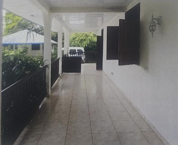 Villa T4+ piscine 6858m2 Montsinnery-La Carapa 18000€