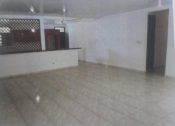 Villa T4+ piscine 6858m2 Montsinnery-La Carapa 18000€