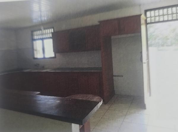 Villa T4+ piscine 6858m2 Montsinnery-La Carapa 18000€