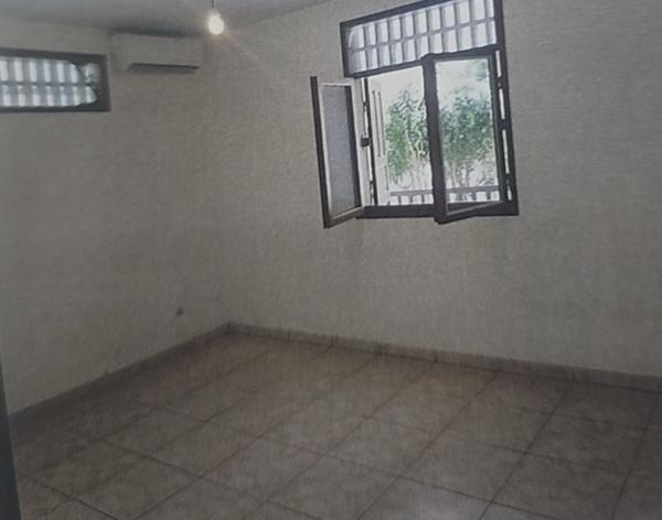 Villa T4+ piscine 6858m2 Montsinnery-La Carapa 18000€