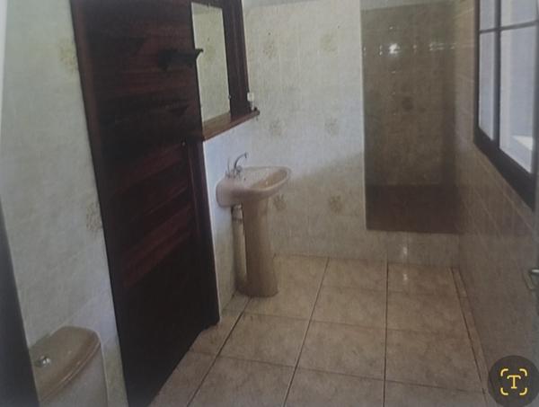 Villa T4+ piscine 6858m2 Montsinnery-La Carapa 18000€
