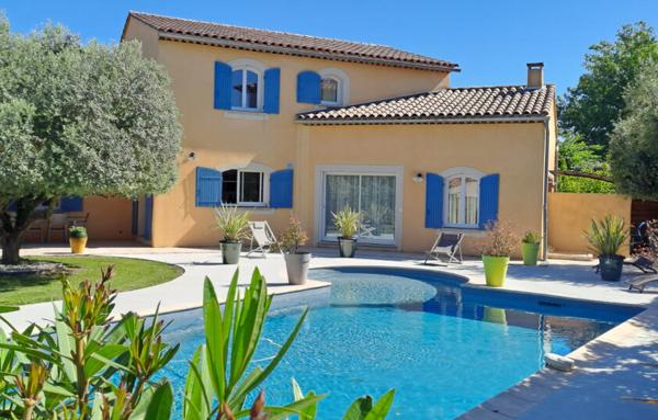 DEMEURE AU COEUR D'UN VILLAGE PROVENÇAL