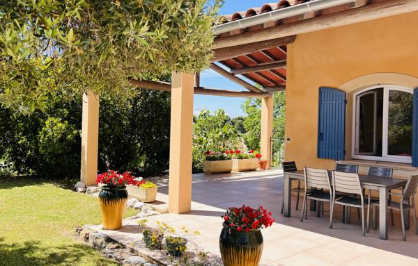 DEMEURE AU COEUR D'UN VILLAGE PROVENÇAL