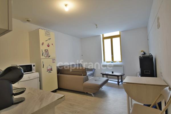 Immeuble de 82m2, 2 appartements en location à TONNEINS (47)