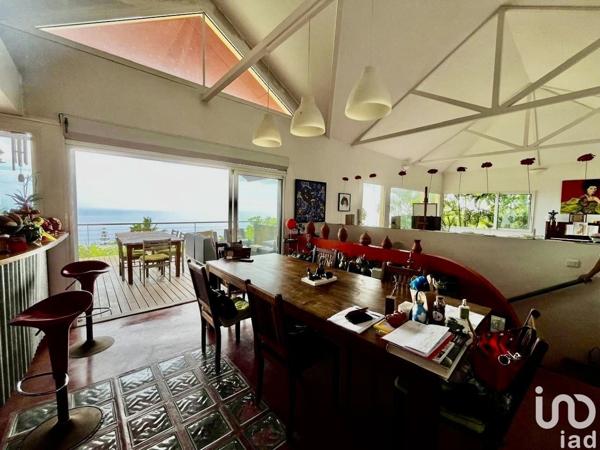 Maison 8 pièces de 298 m² à Les Avirons (97425)