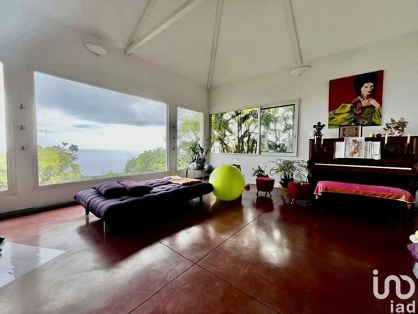 Maison 8 pièces de 298 m² à Les Avirons (97425)