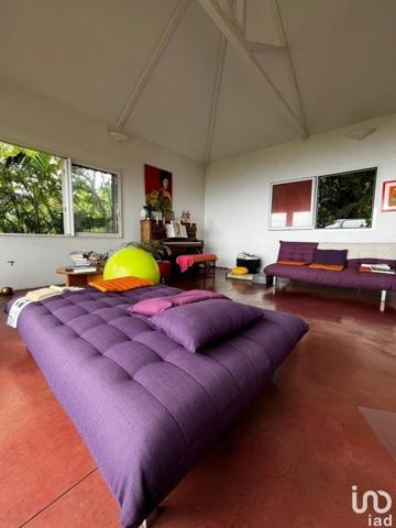 Maison 8 pièces de 298 m² à Les Avirons (97425)