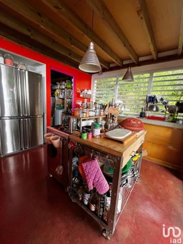 Maison 8 pièces de 298 m² à Les Avirons (97425)