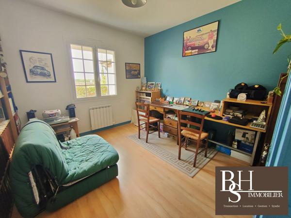 Maison 5 pièces de 187m² sur parcelle de 2065m² avec piscine, garages et boulodrome