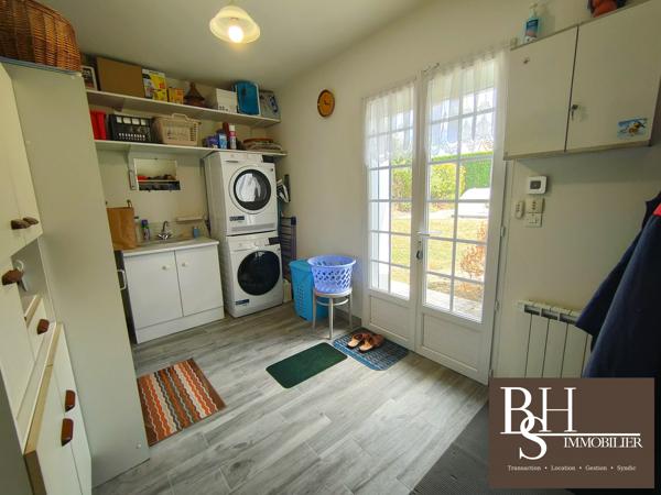 Maison 5 pièces de 187m² sur parcelle de 2065m² avec piscine, garages et boulodrome