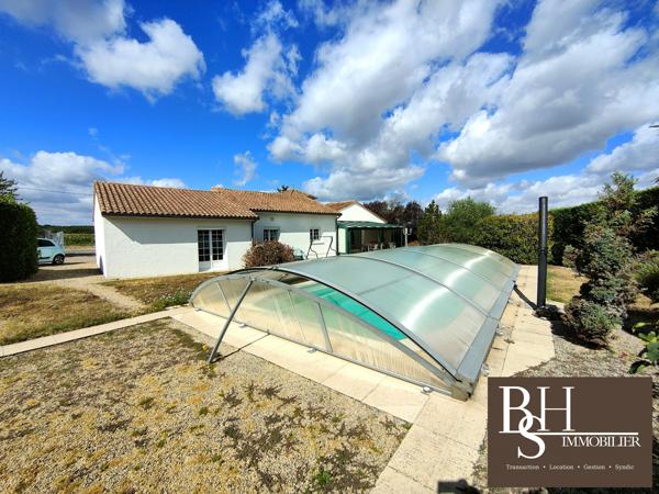 Maison 5 pièces de 187m² sur parcelle de 2065m² avec piscine, garages et boulodrome
