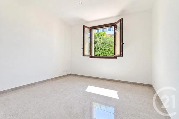 Maison à vendre  4 pièces - 92,37 m 2   FREJUS  - 83