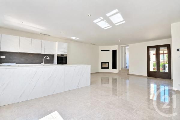 Maison à vendre  4 pièces - 92,37 m 2   FREJUS  - 83