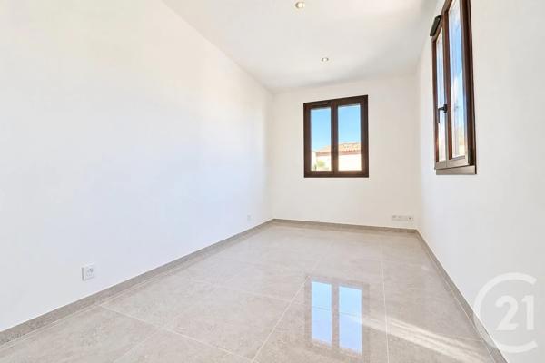 Maison à vendre  4 pièces - 92,37 m 2   FREJUS  - 83