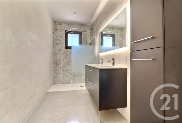 Maison à vendre  4 pièces - 92,37 m 2   FREJUS  - 83