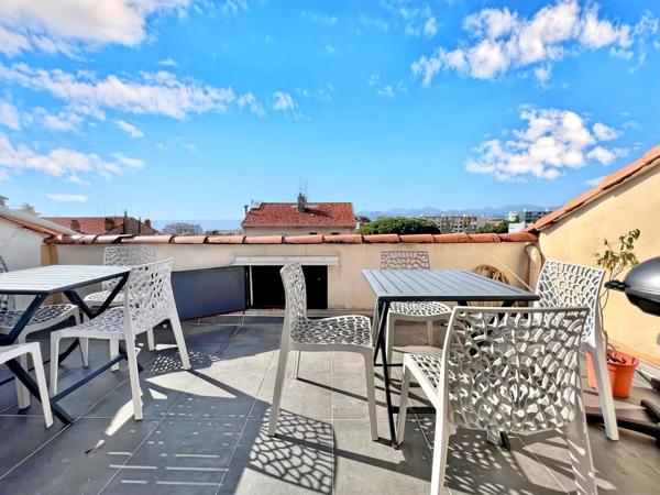 Loft
         5 pièces
        - 180 m² 895 000 € *