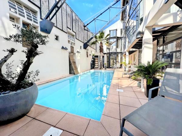 Loft
         5 pièces
        - 180 m² 895 000 € *