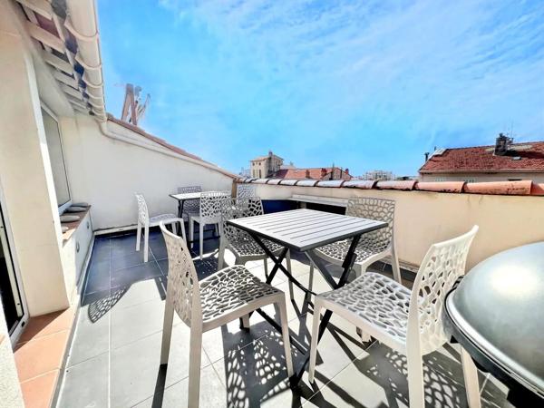 Loft
         5 pièces
        - 180 m² 895 000 € *