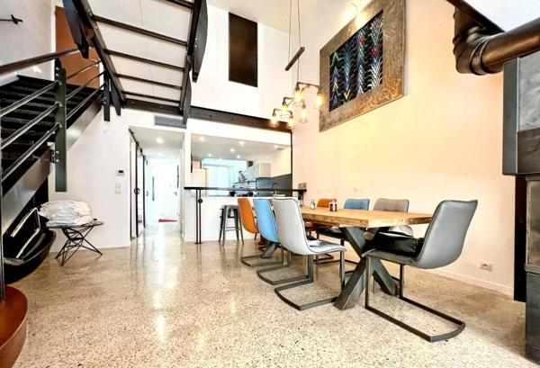 Loft
         5 pièces
        - 180 m² 895 000 € *
